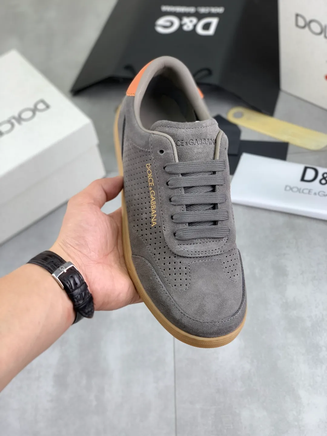 Men's shoes P500 💰 [New model] The latest hot model, top original quality, the official website is synchronized with "DOLCE&GABBANA [Dolce & Gabbana] ~ High Quality." The effect is low-cut casual DG men's shoes, loved by many celebrities, using high-end imported first-layer frosted calfskin with punched logo design + cowhide feet, simple and elegant, perfect interpretation of the latest inspiration for shoes, classic and fashionable integration, luxury dream, dominating fashion Suitable for drivers, light and comfortable to drive, light and breathable for outdoor travel, high-end quality, trustworthy, 3️⃣color🉑️choice! Code number: 38-46